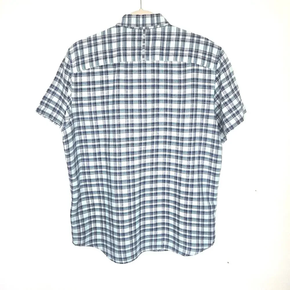Banana Republic Men’s Button Up Blue Plaid Shirt. Size Medium.